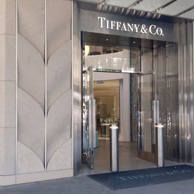 Tiffany & Co flagship store, Sydney (2018). Inspection and quality control of stone; review of fixing methodology.